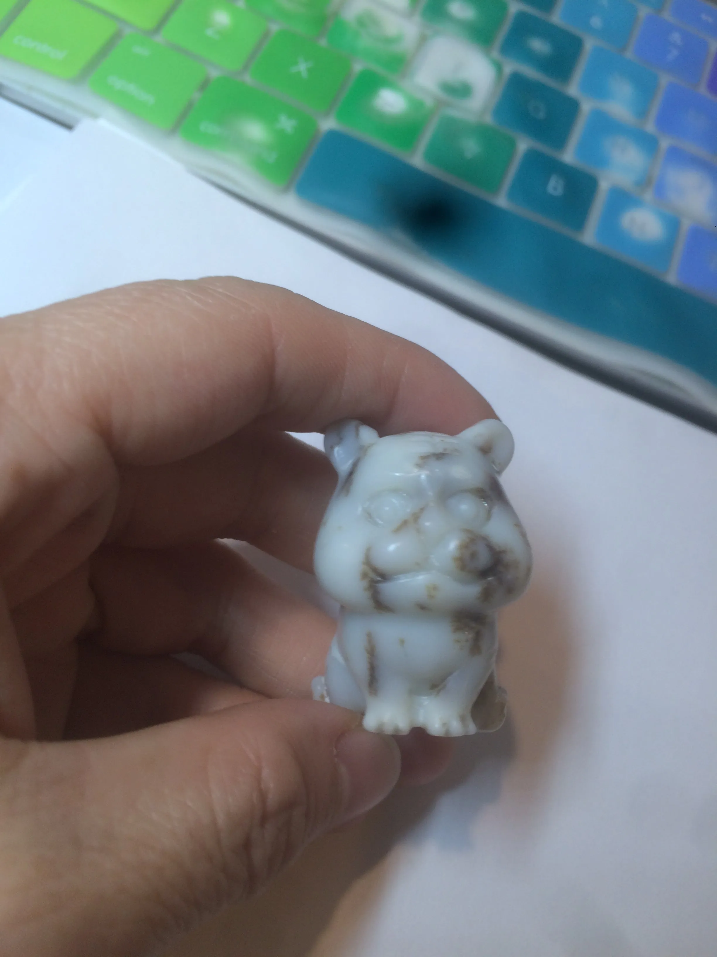 100% Natural white beige with black/brown flying dandelions Osmanthus fragrant nephrite Hetian Jade bull doggy desk decor/worry stone HF35-4