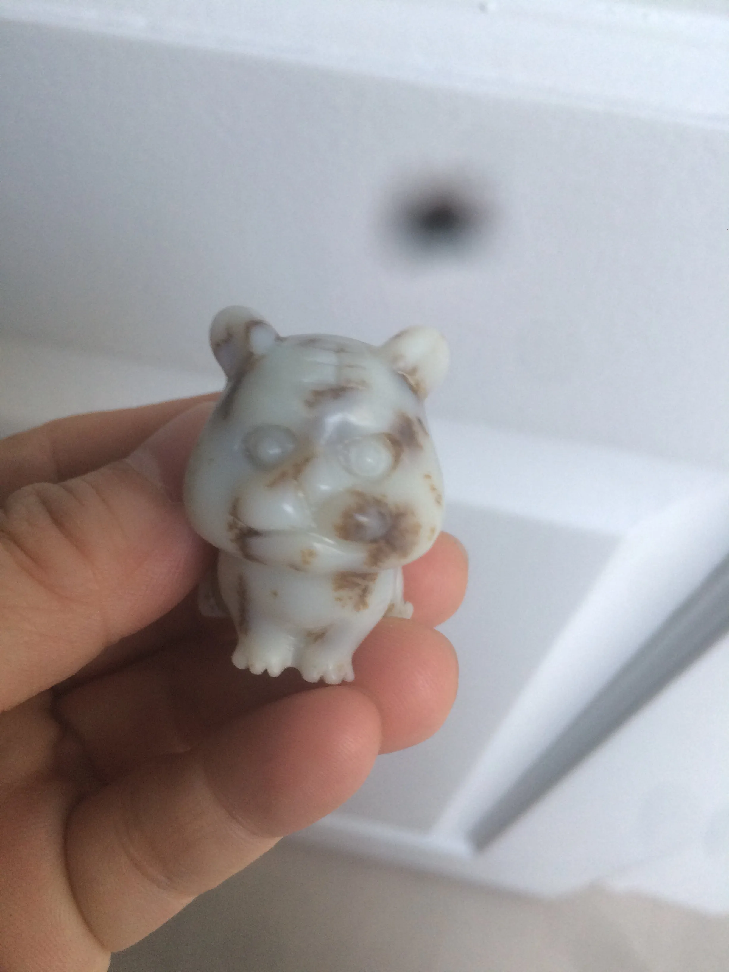 100% Natural white beige with black/brown flying dandelions Osmanthus fragrant nephrite Hetian Jade bull doggy desk decor/worry stone HF35-4
