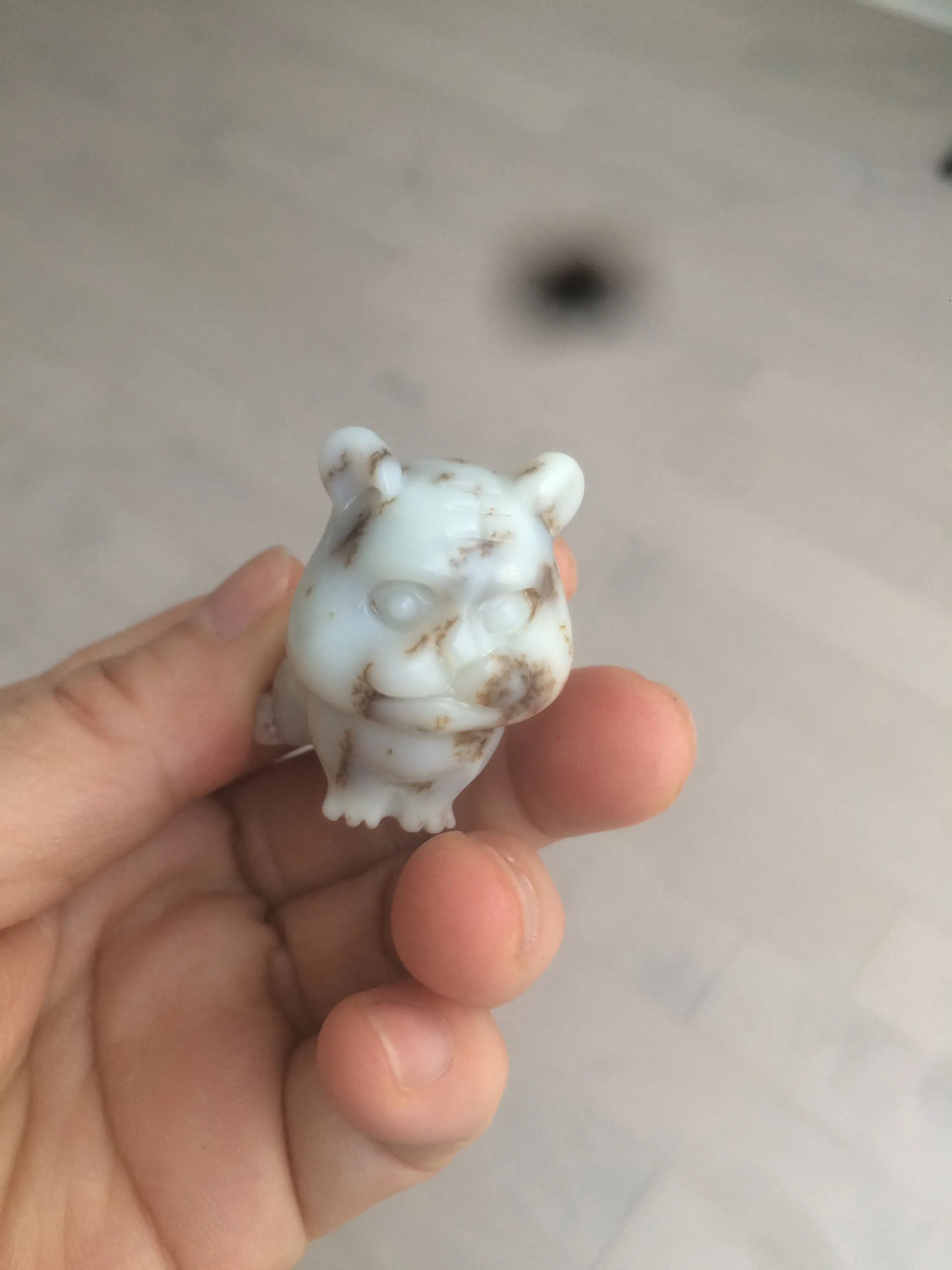 100% Natural white beige with black/brown flying dandelions Osmanthus fragrant nephrite Hetian Jade bull doggy desk decor/worry stone HF35-4