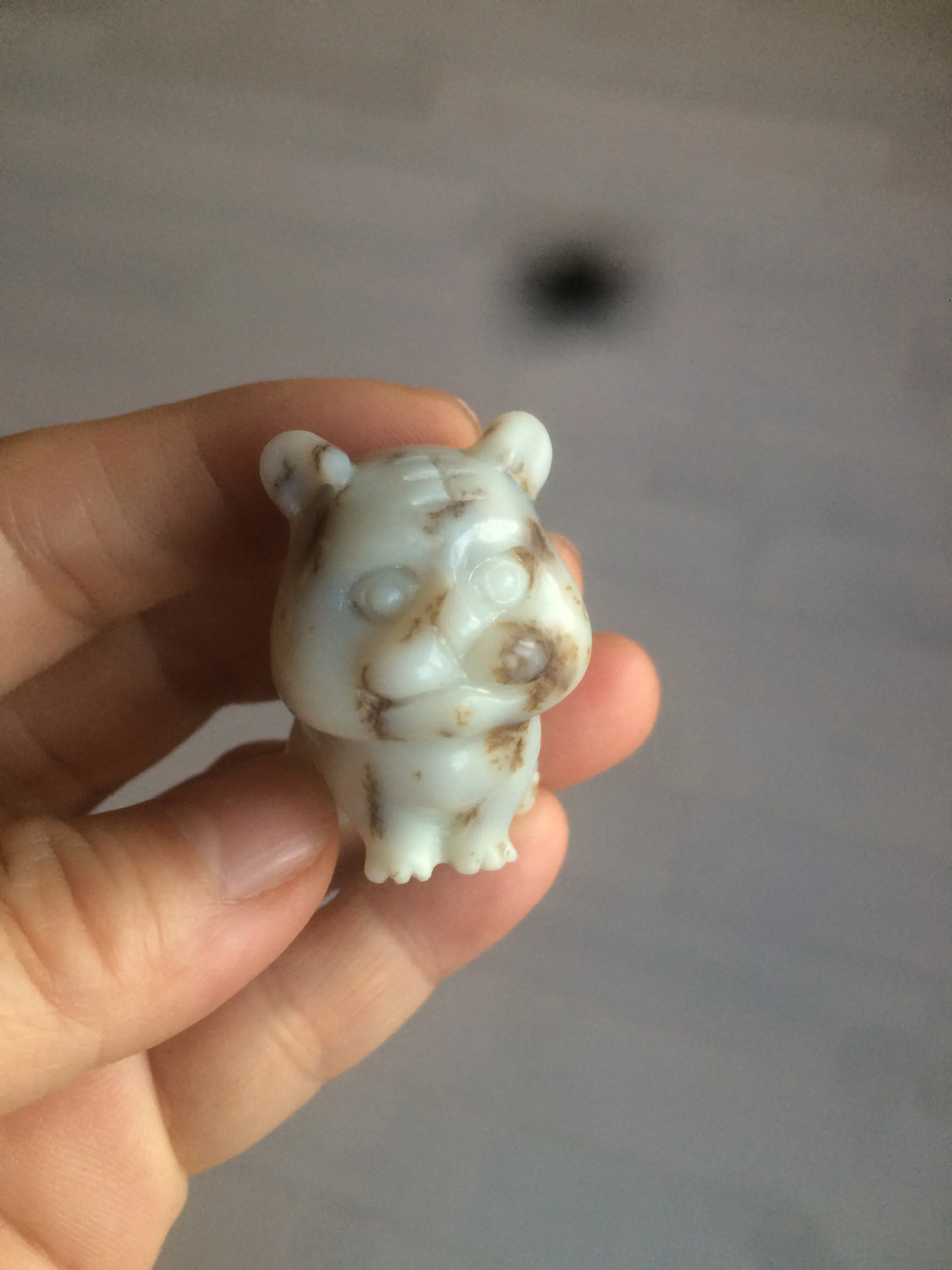 100% Natural white beige with black/brown flying dandelions Osmanthus fragrant nephrite Hetian Jade bull doggy desk decor/worry stone HF35-4