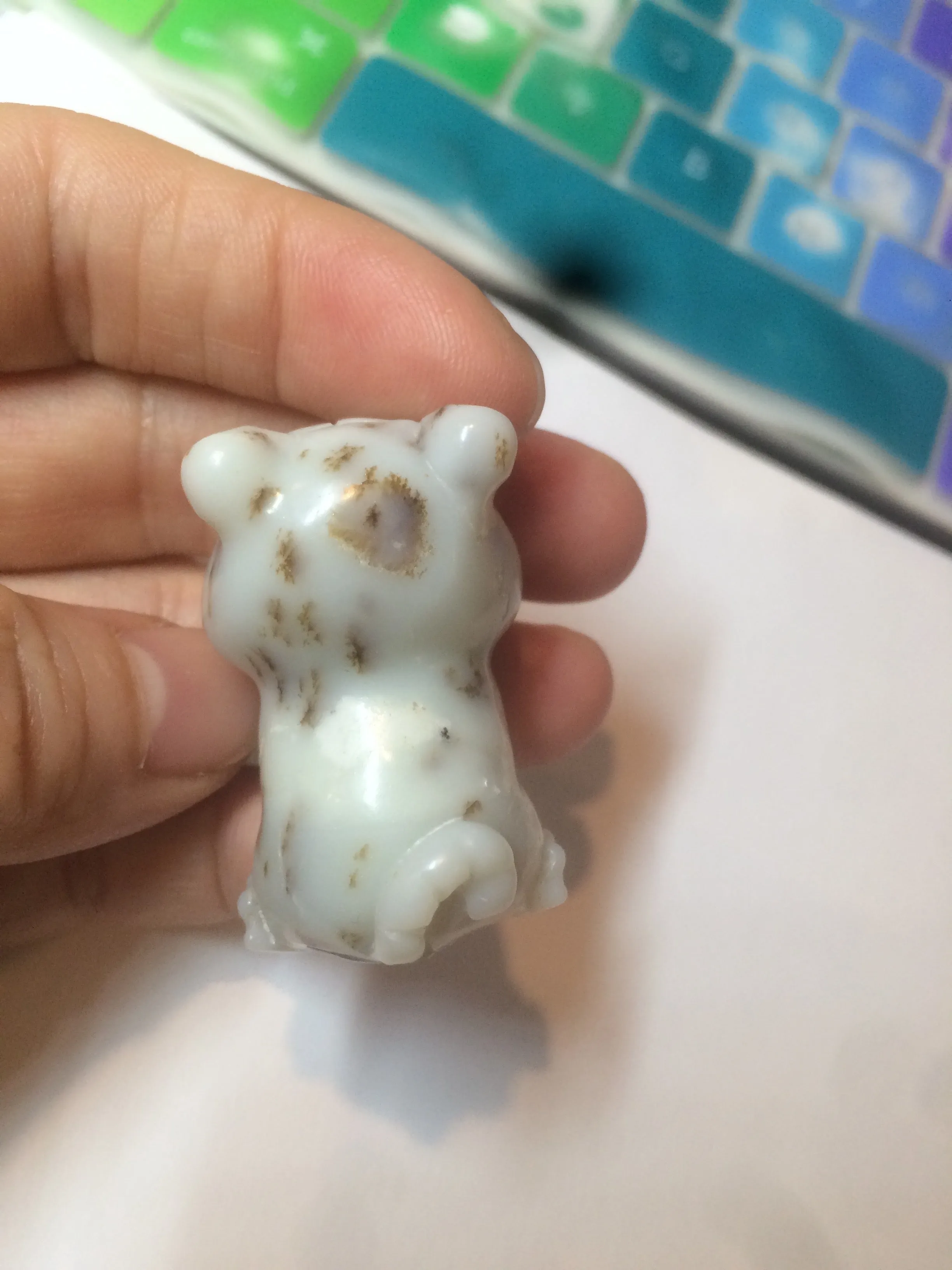 100% Natural white beige with black/brown flying dandelions Osmanthus fragrant nephrite Hetian Jade bull doggy desk decor/worry stone HF35-4