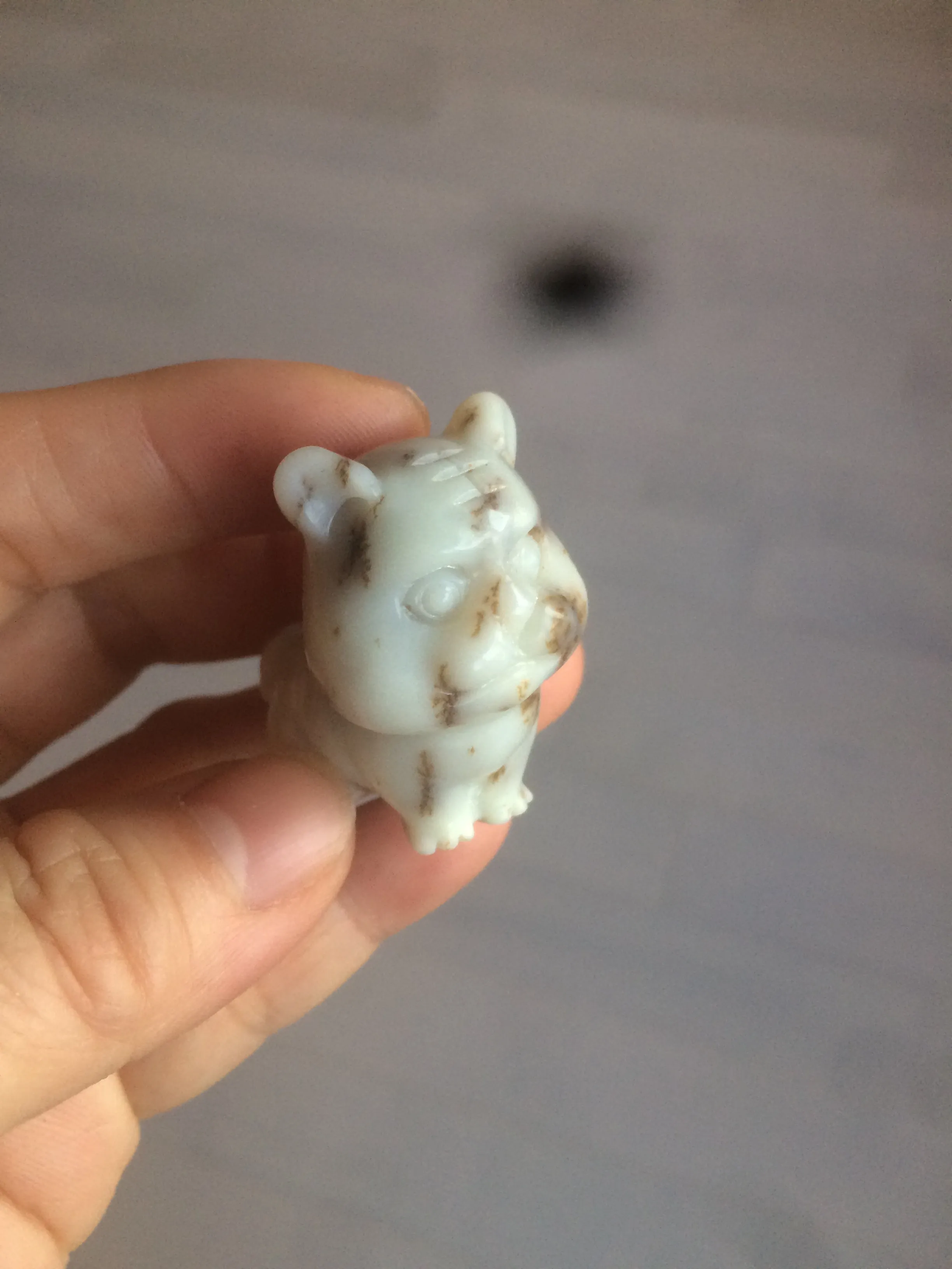 100% Natural white beige with black/brown flying dandelions Osmanthus fragrant nephrite Hetian Jade bull doggy desk decor/worry stone HF35-4