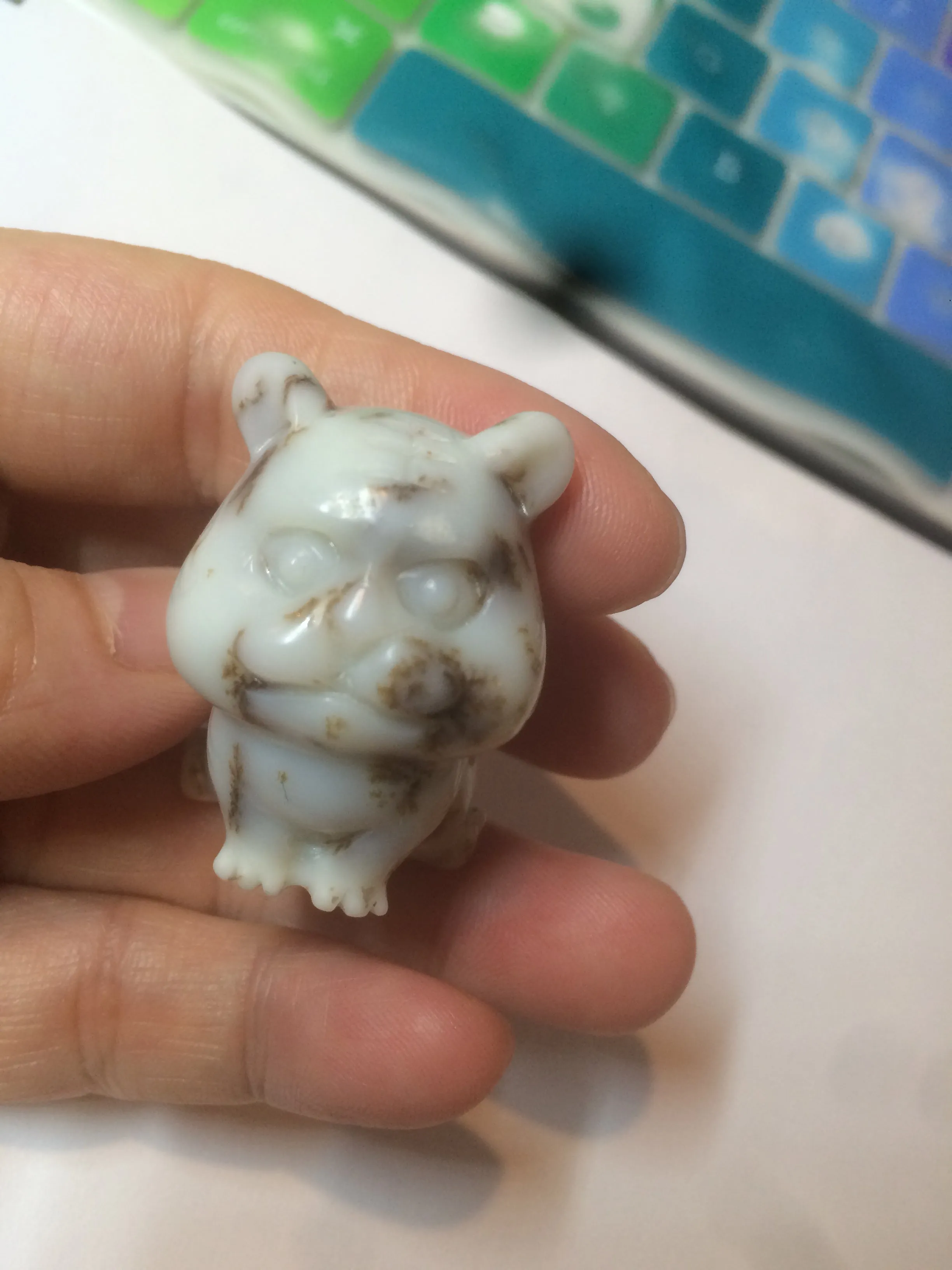 100% Natural white beige with black/brown flying dandelions Osmanthus fragrant nephrite Hetian Jade bull doggy desk decor/worry stone HF35-4