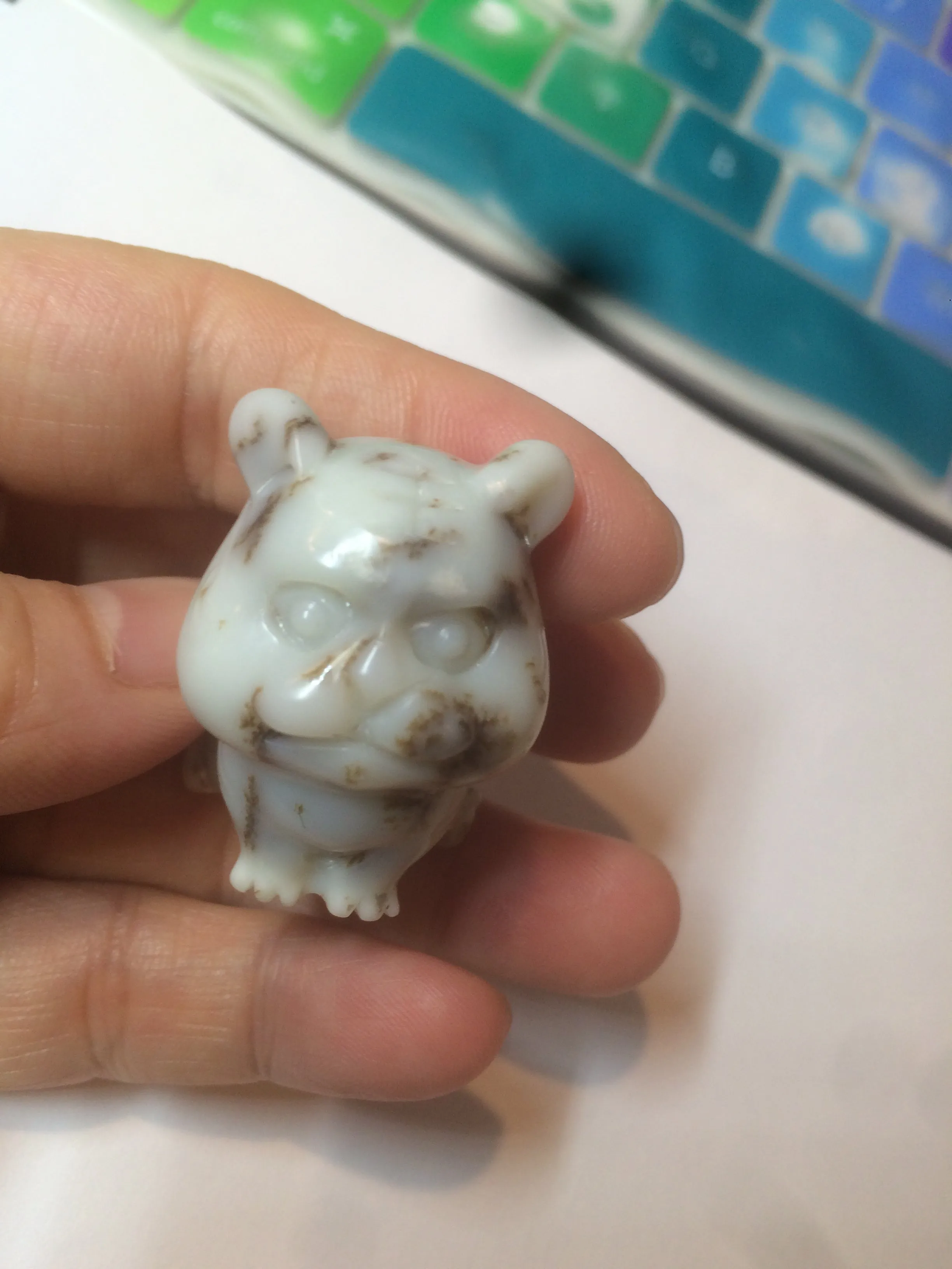 100% Natural white beige with black/brown flying dandelions Osmanthus fragrant nephrite Hetian Jade bull doggy desk decor/worry stone HF35-4