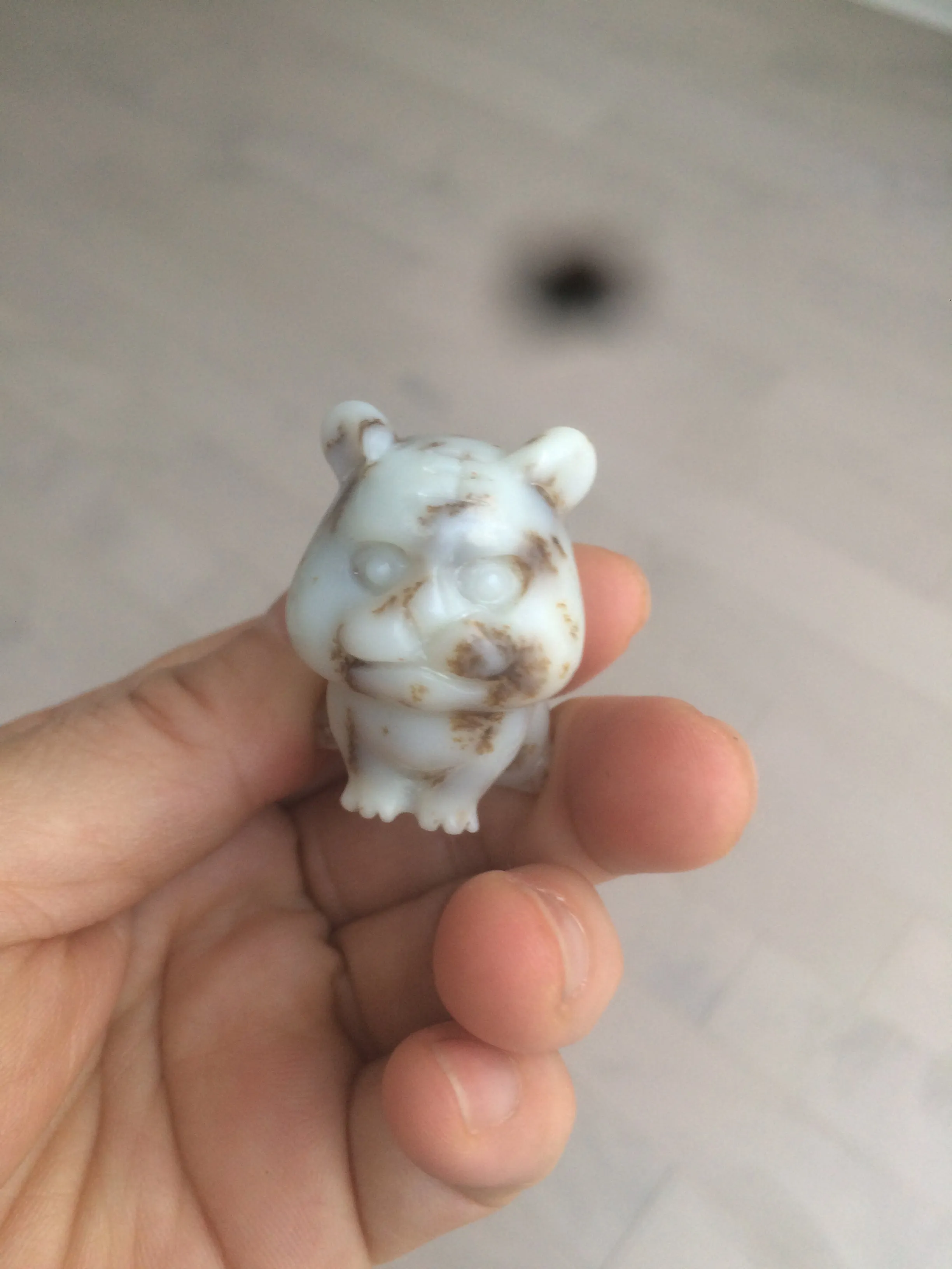 100% Natural white beige with black/brown flying dandelions Osmanthus fragrant nephrite Hetian Jade bull doggy desk decor/worry stone HF35-4