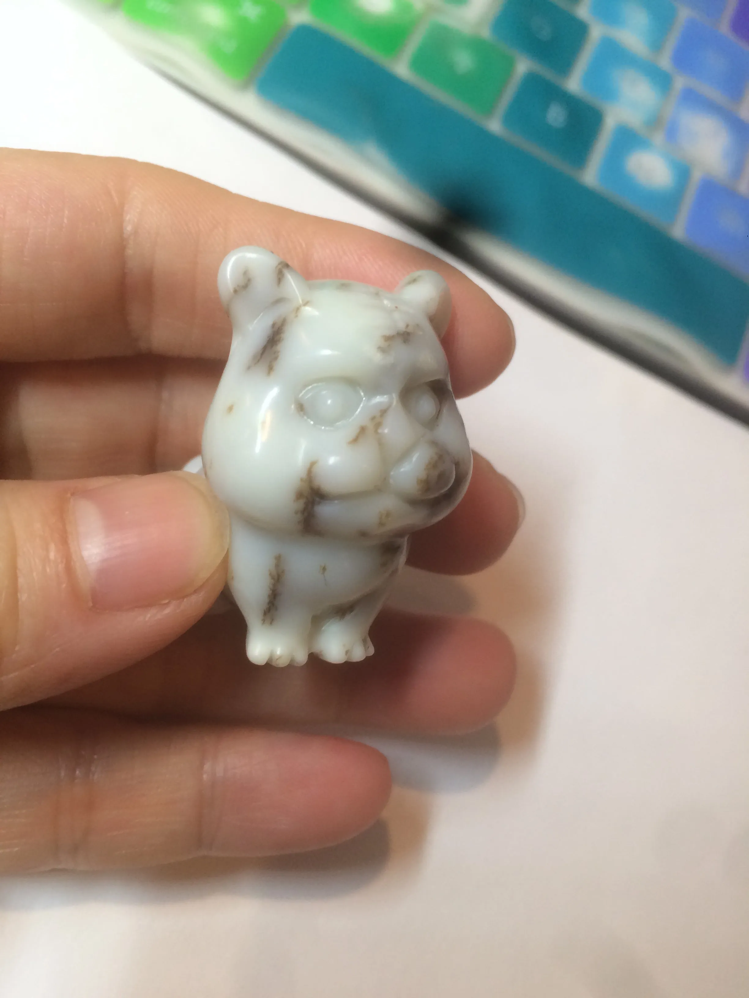 100% Natural white beige with black/brown flying dandelions Osmanthus fragrant nephrite Hetian Jade bull doggy desk decor/worry stone HF35-4