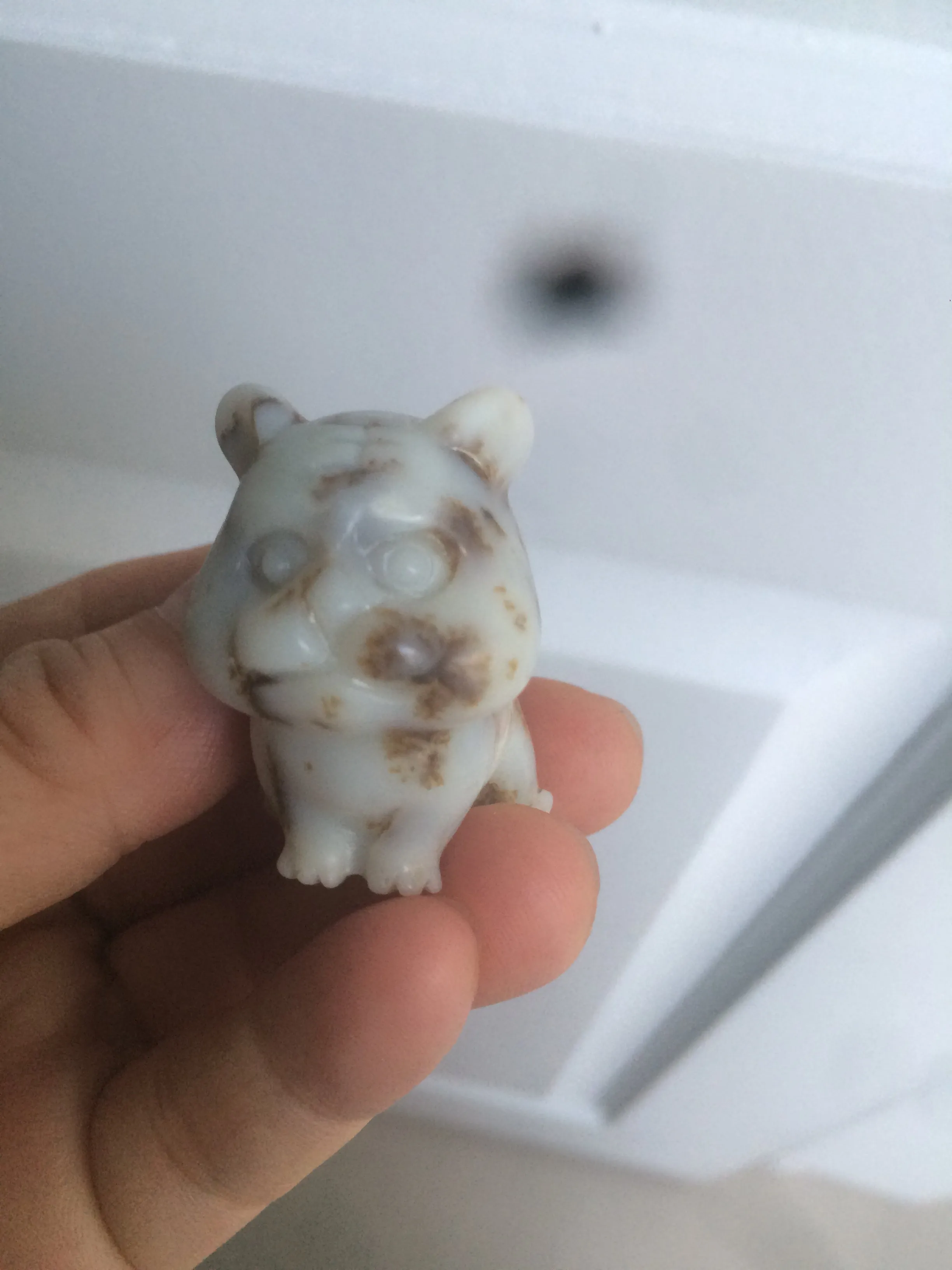 100% Natural white beige with black/brown flying dandelions Osmanthus fragrant nephrite Hetian Jade bull doggy desk decor/worry stone HF35-4