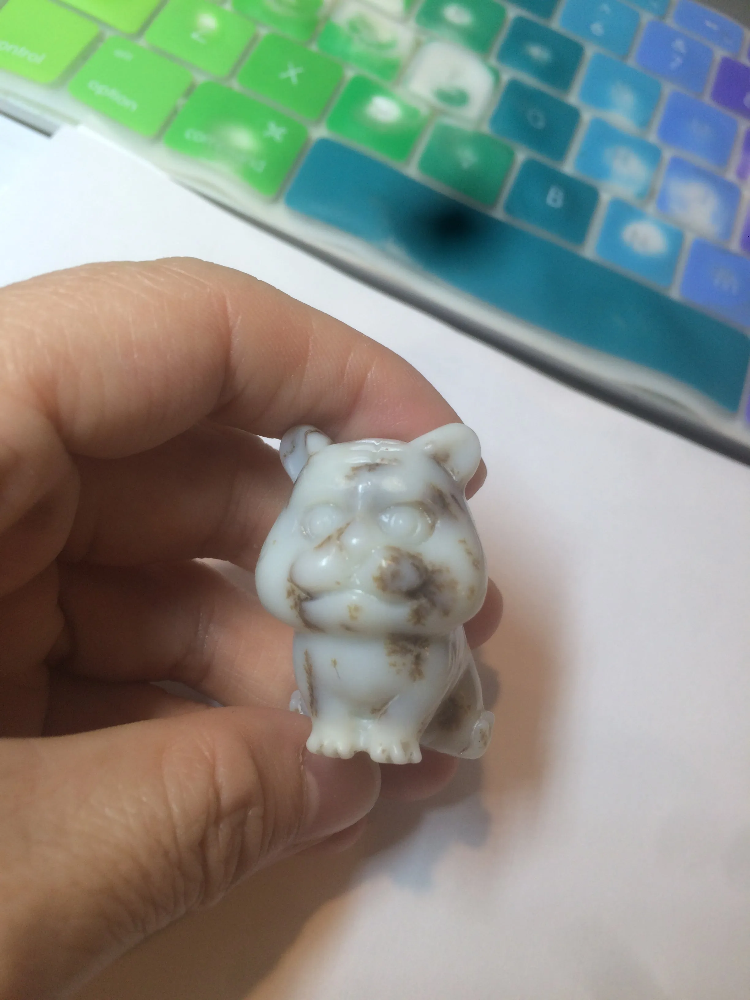 100% Natural white beige with black/brown flying dandelions Osmanthus fragrant nephrite Hetian Jade bull doggy desk decor/worry stone HF35-4