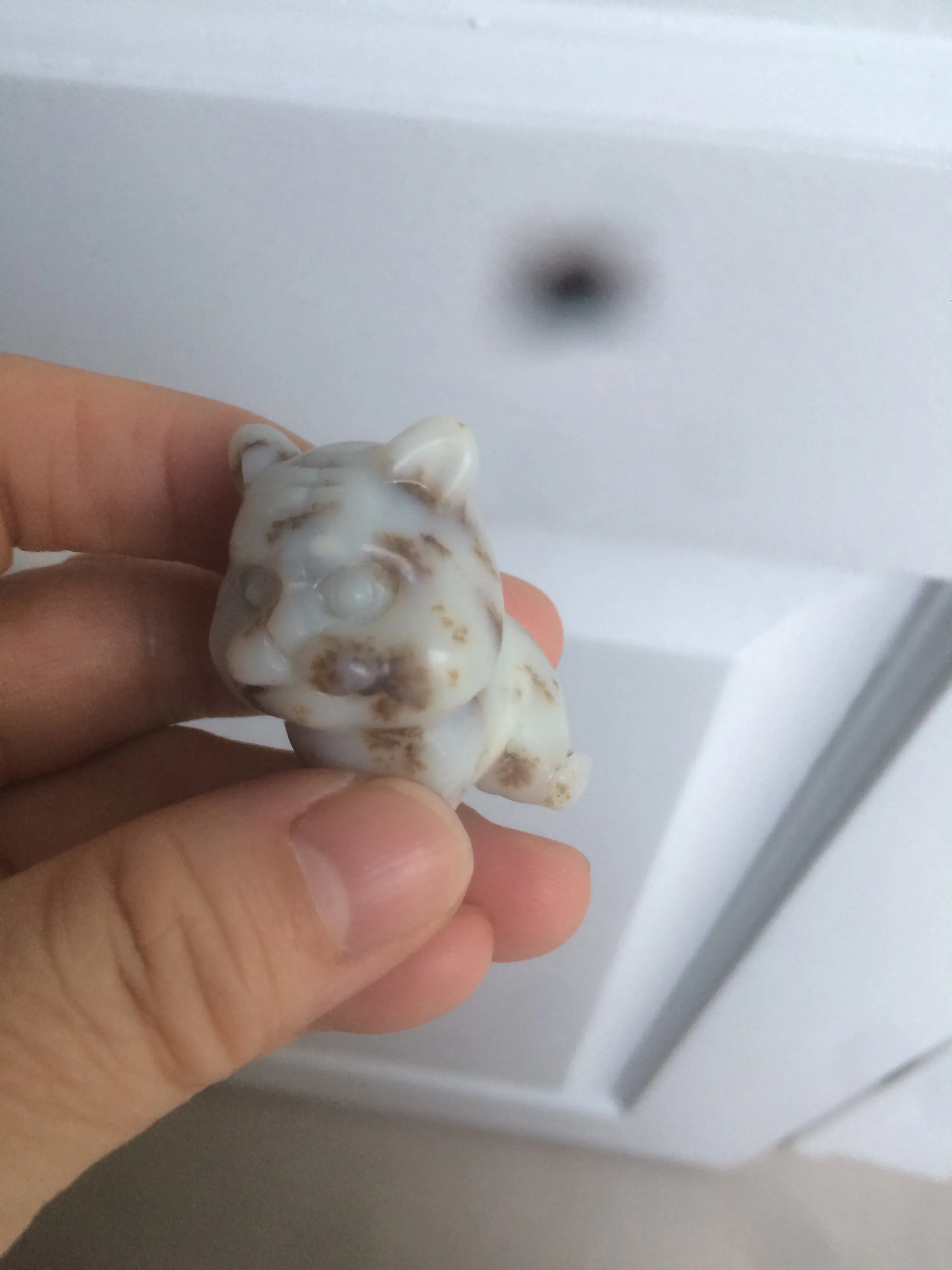 100% Natural white beige with black/brown flying dandelions Osmanthus fragrant nephrite Hetian Jade bull doggy desk decor/worry stone HF35-4