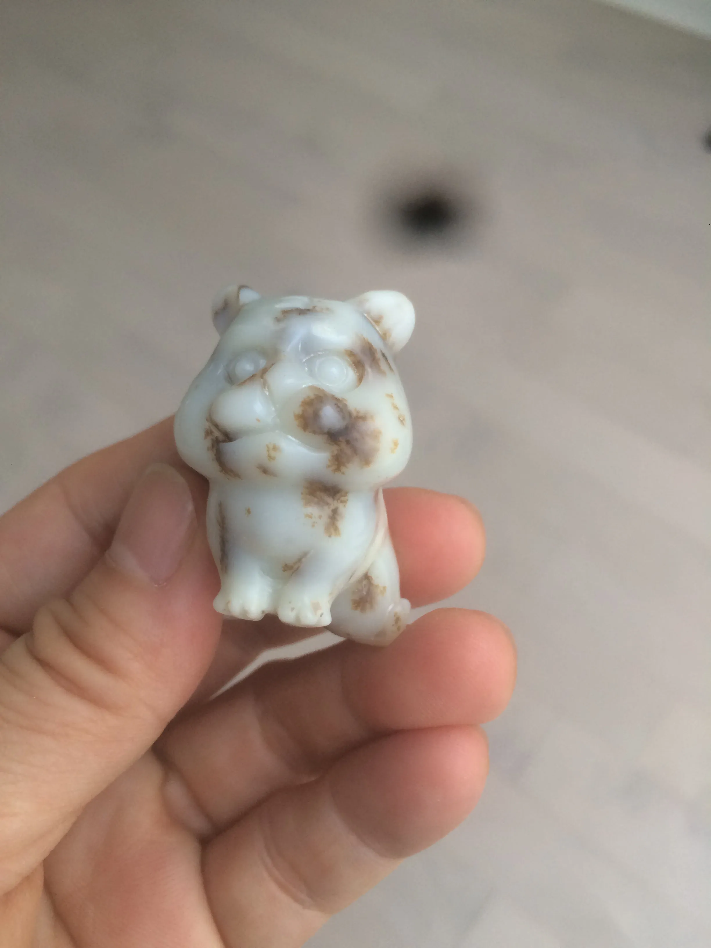 100% Natural white beige with black/brown flying dandelions Osmanthus fragrant nephrite Hetian Jade bull doggy desk decor/worry stone HF35-4