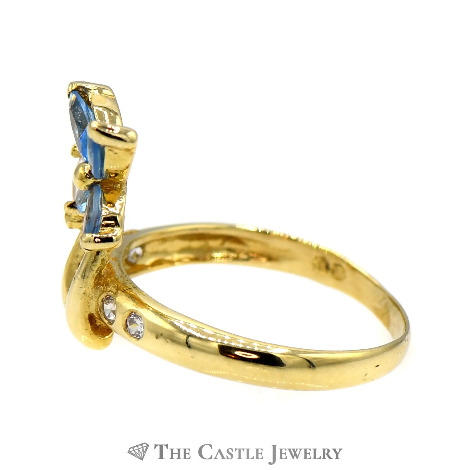 Blue Topaz & Cubic Zirconia Flower Designed Ring in 18k Yellow Gold