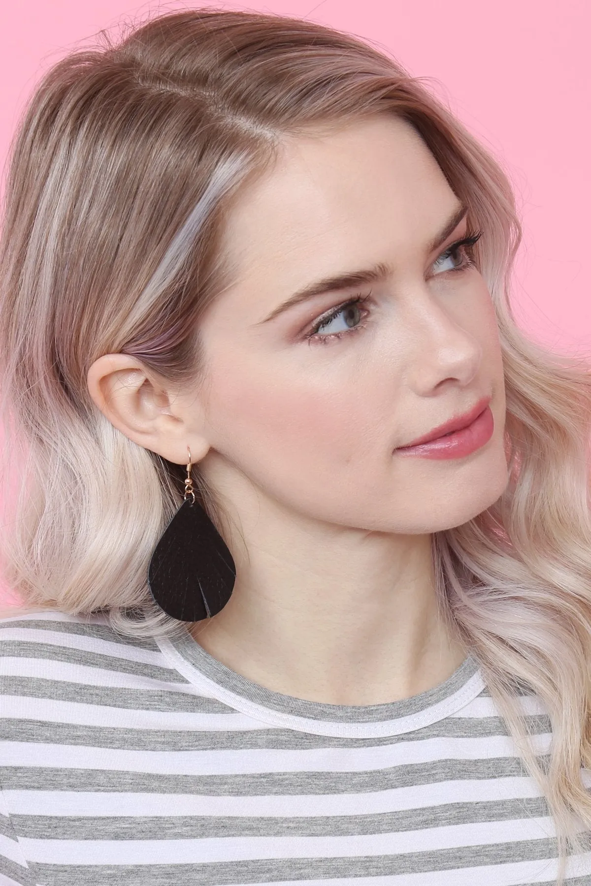 Hde2271 - Fringed Pear Shaped Leather Earrings