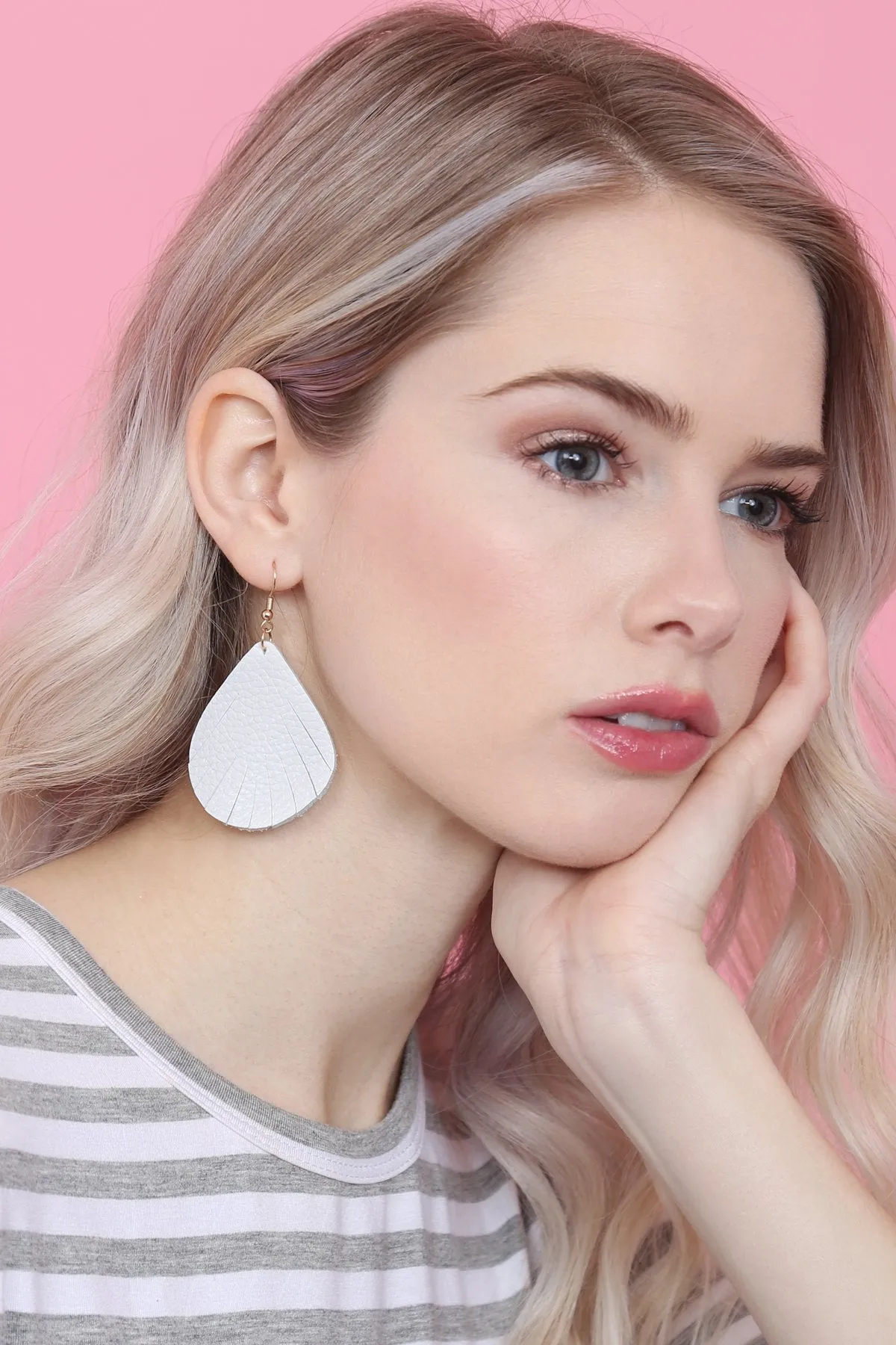 Hde2271 - Fringed Pear Shaped Leather Earrings