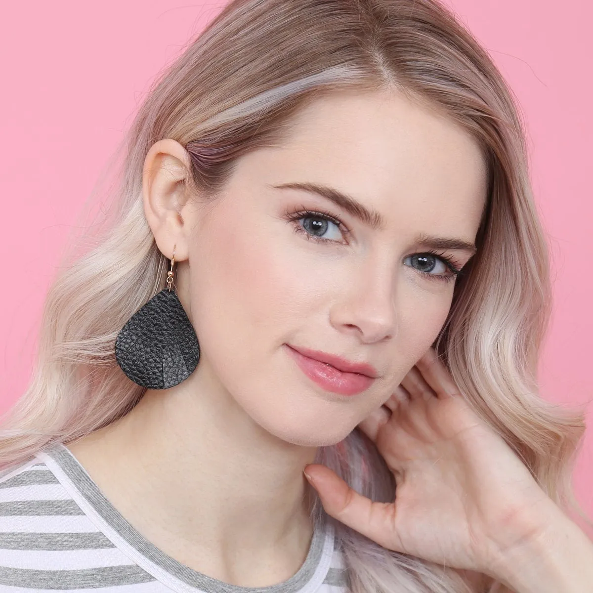 Hde2271 - Fringed Pear Shaped Leather Earrings