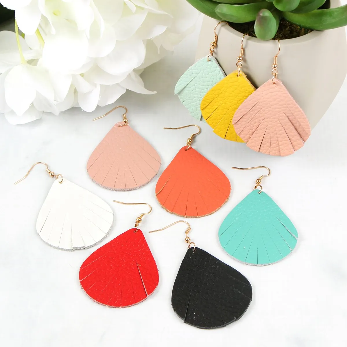 Hde2271 - Fringed Pear Shaped Leather Earrings