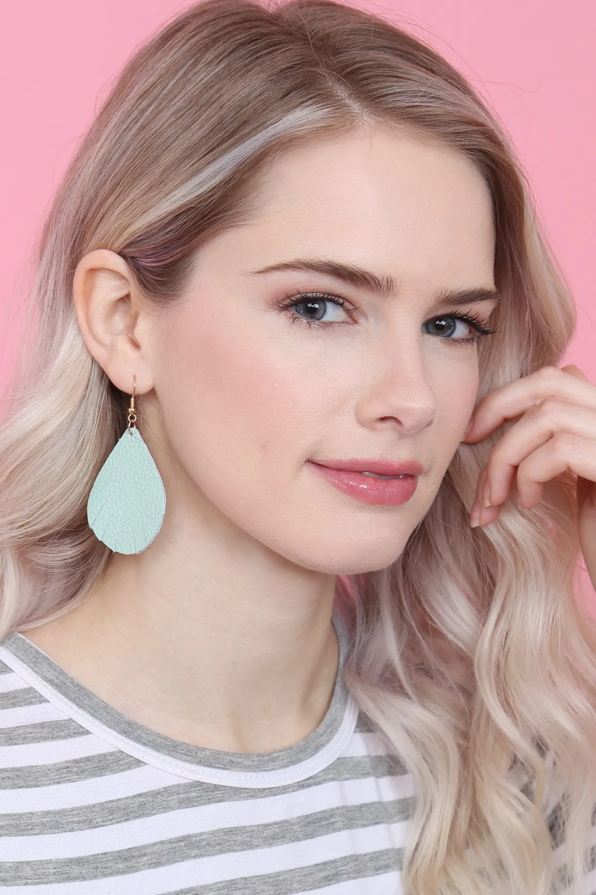 Hde2271 - Fringed Pear Shaped Leather Earrings