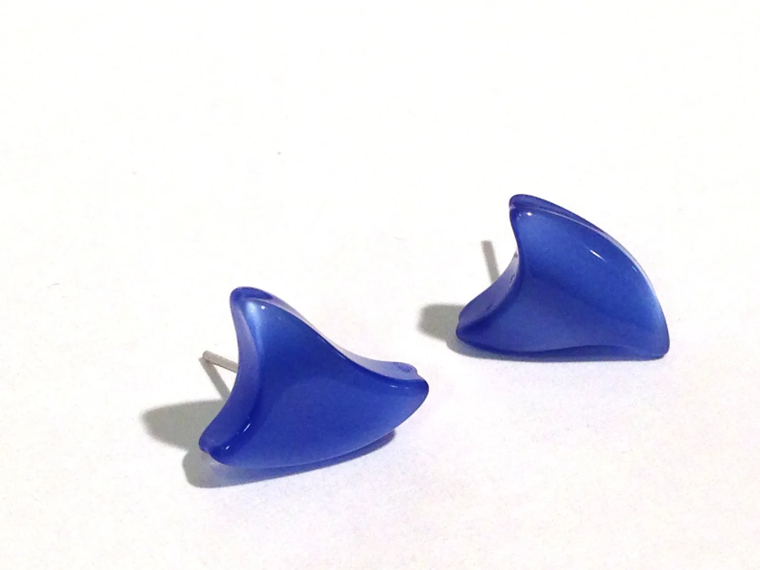 Sapphire Blue Moonglow Swirl Deco Shark Fin Stud Earrings