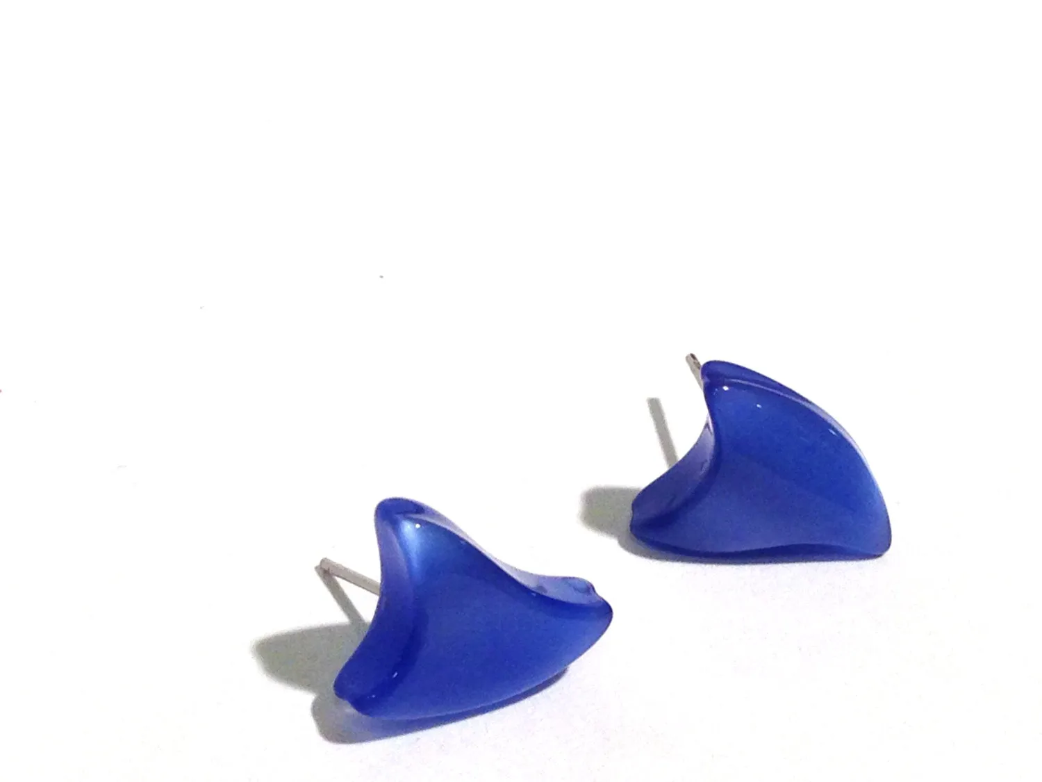 Sapphire Blue Moonglow Swirl Deco Shark Fin Stud Earrings