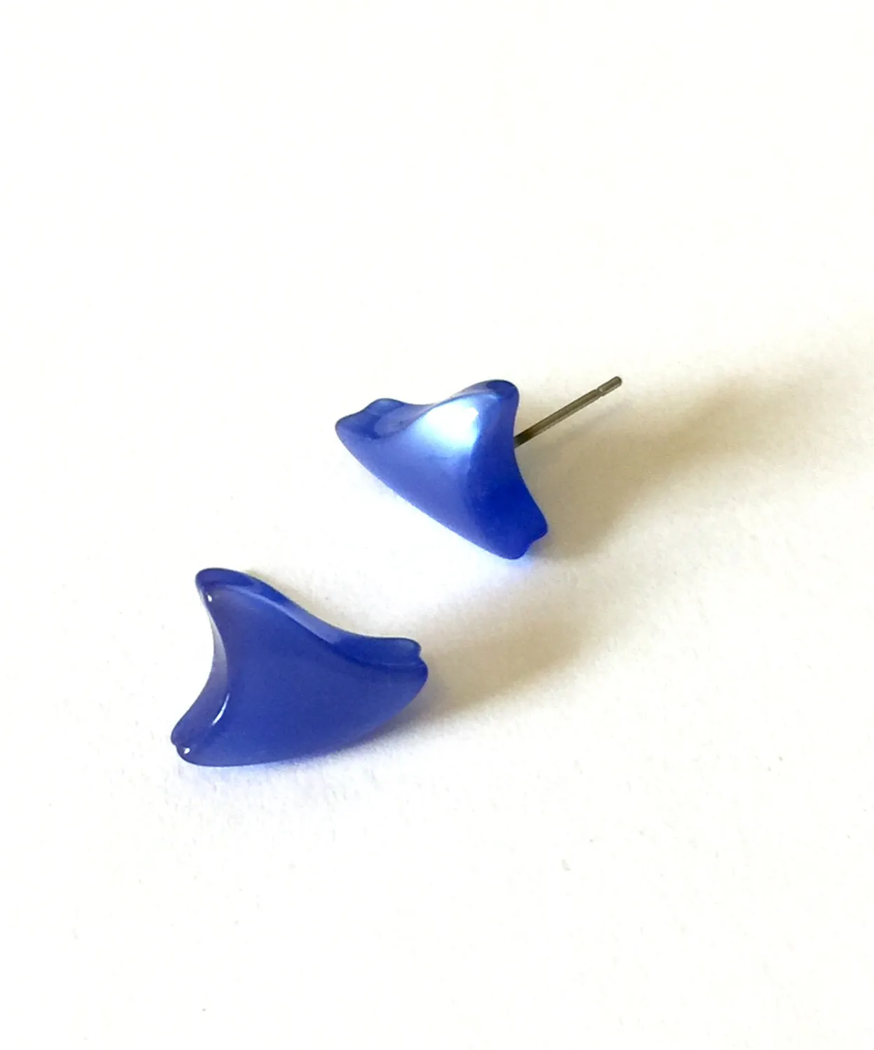 Sapphire Blue Moonglow Swirl Deco Shark Fin Stud Earrings