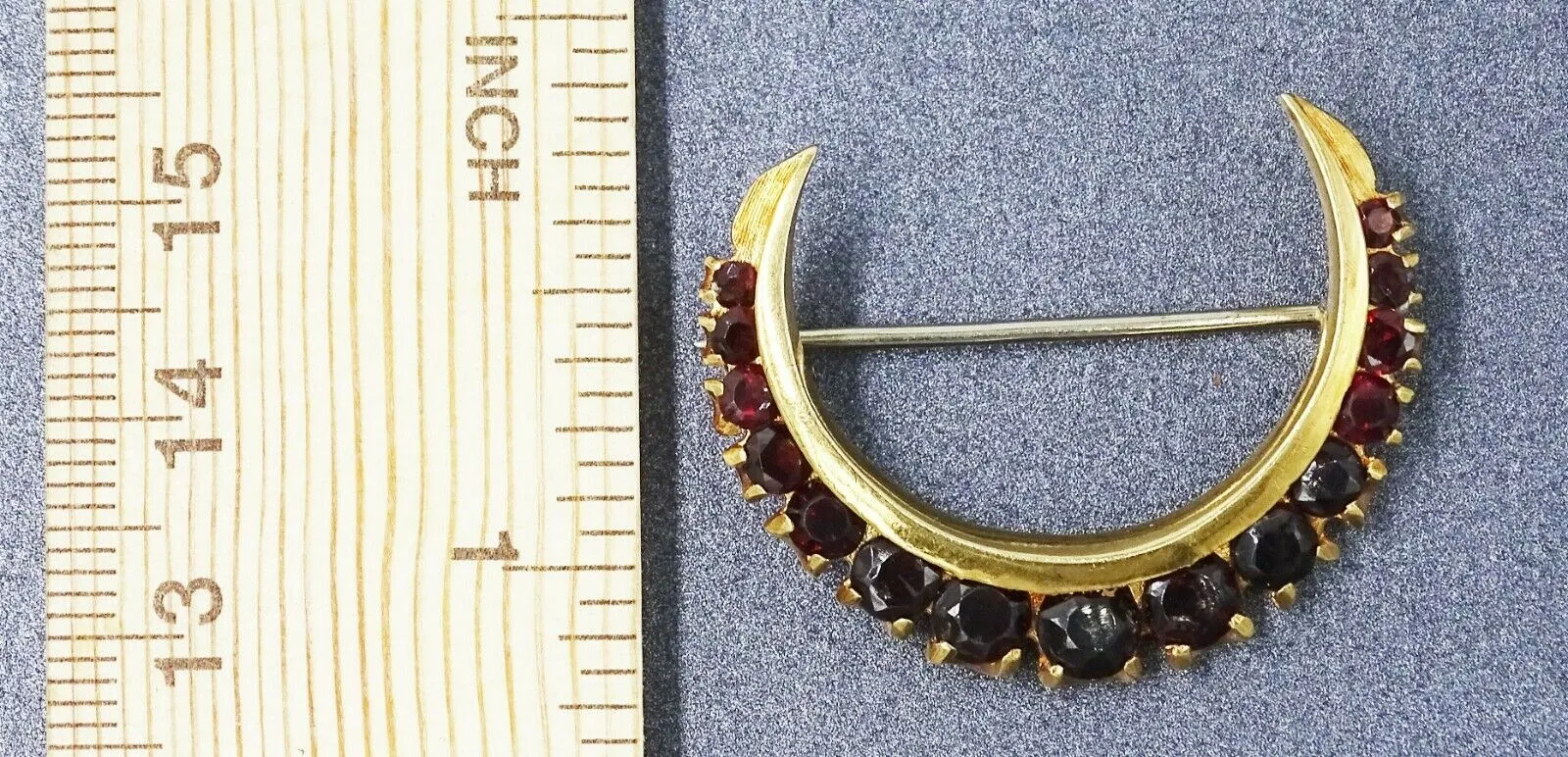 Vintage Garnet 18ct Yellow Gold Crescent Brooch