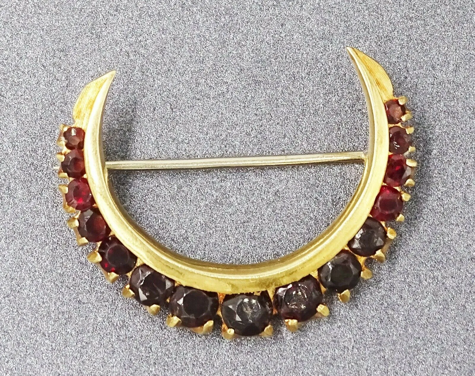 Vintage Garnet 18ct Yellow Gold Crescent Brooch