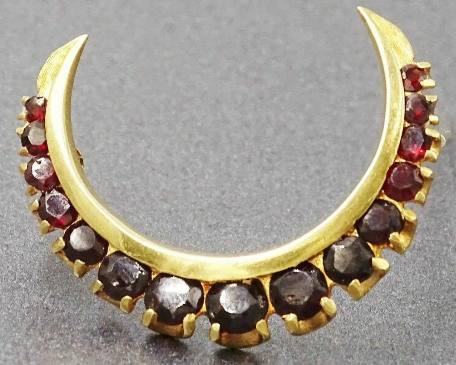 Vintage Garnet 18ct Yellow Gold Crescent Brooch
